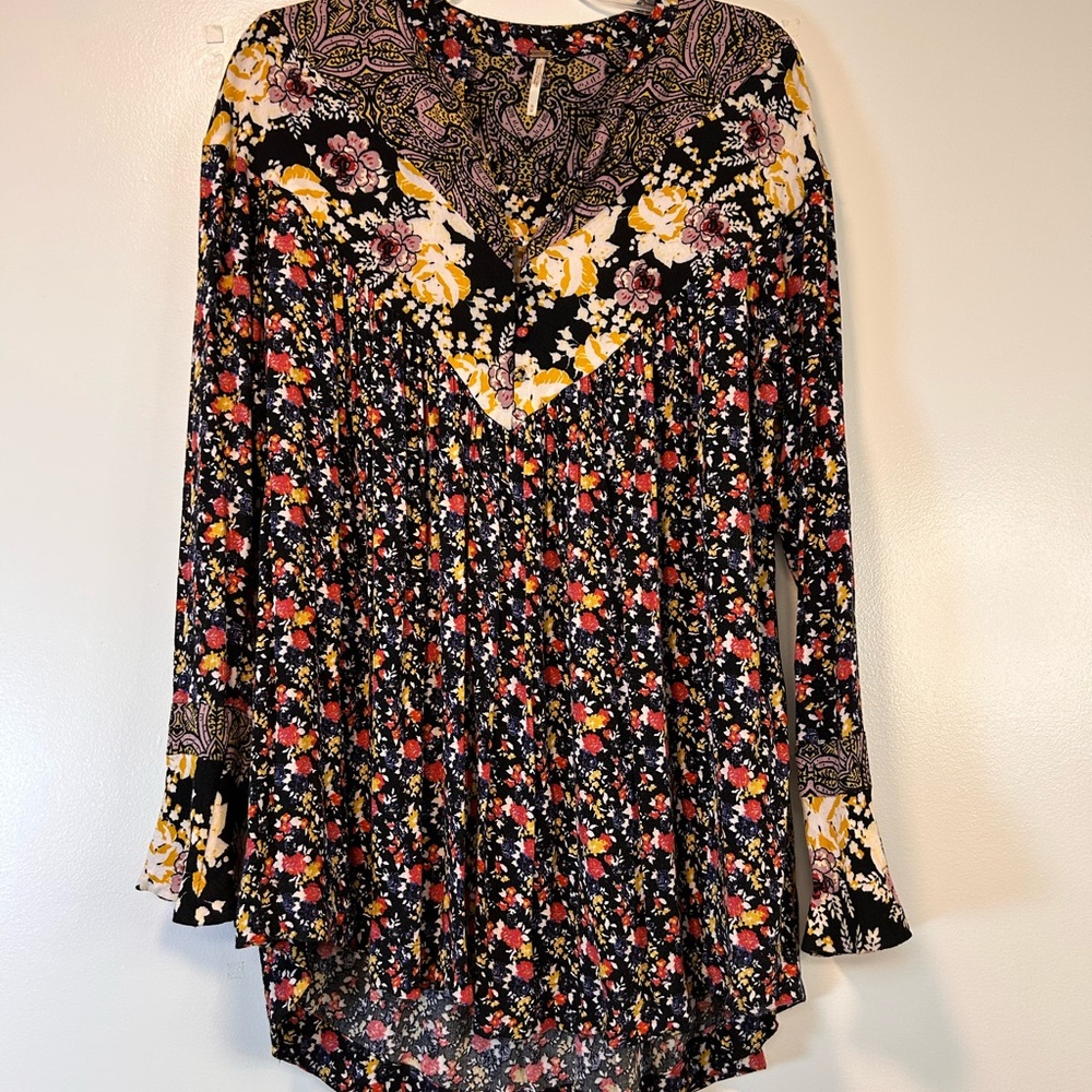 FREE PEOPLE Wildflower Fields Henley Tunic Top V-neck button Women’s Size Medium - Picture 2 of 13